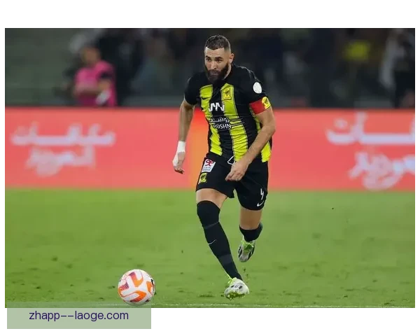 本泽马与吉达联合主教练激烈冲突背后真相揭露引发广泛关注